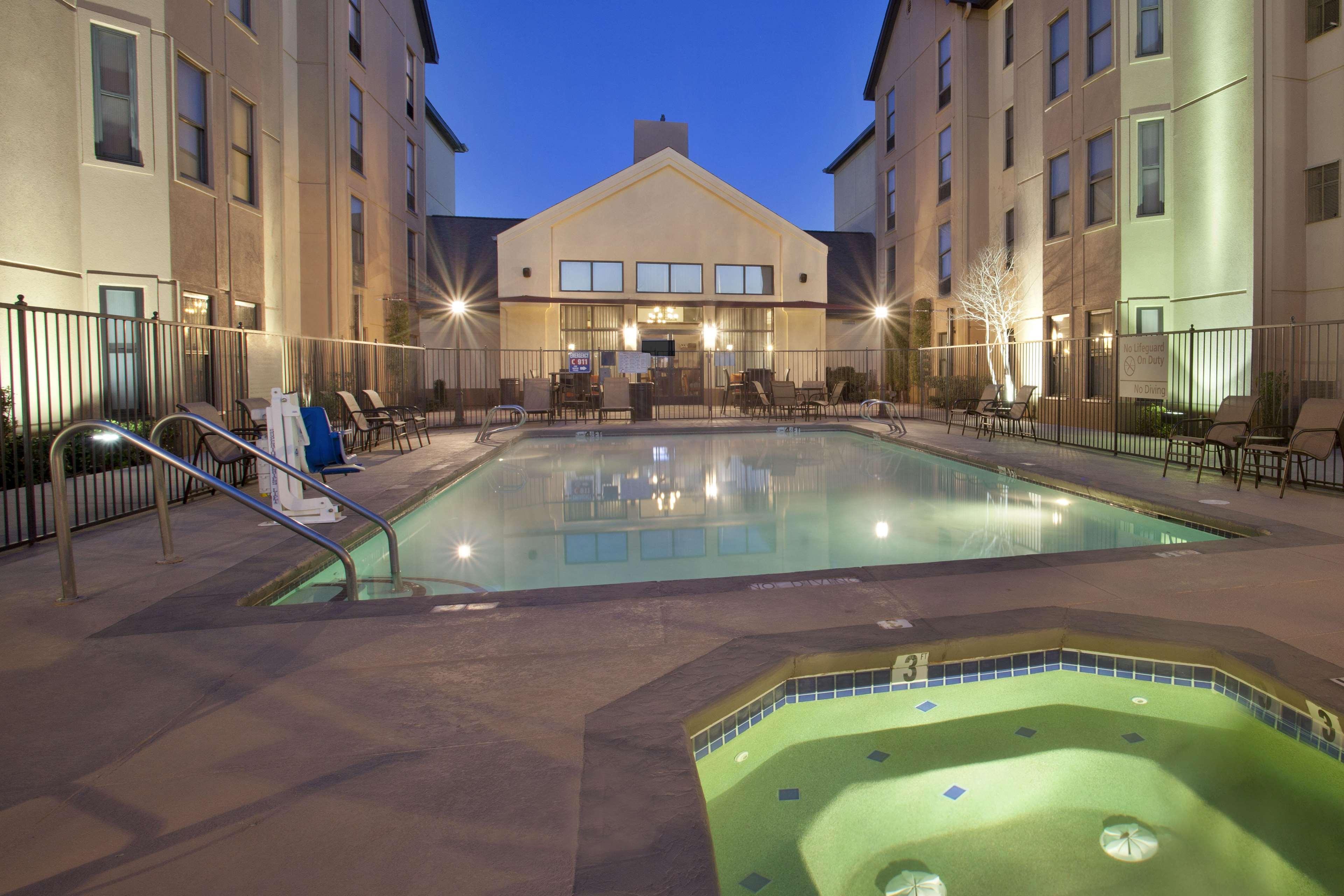 Hotel Hampton & El Paso-airport 3*