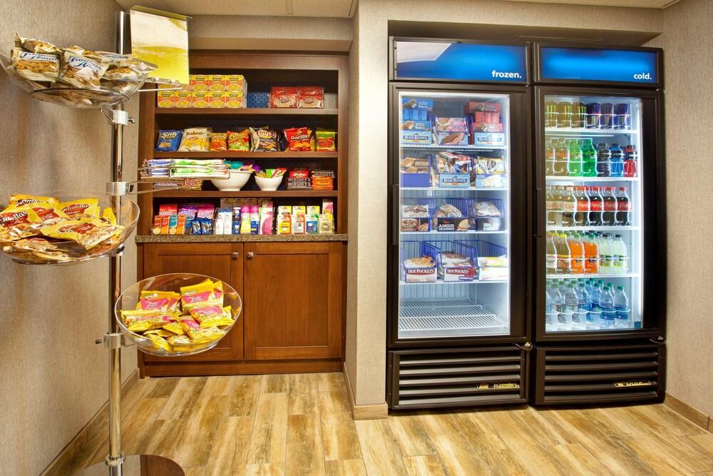 Hampton & El Paso-airport 3*
