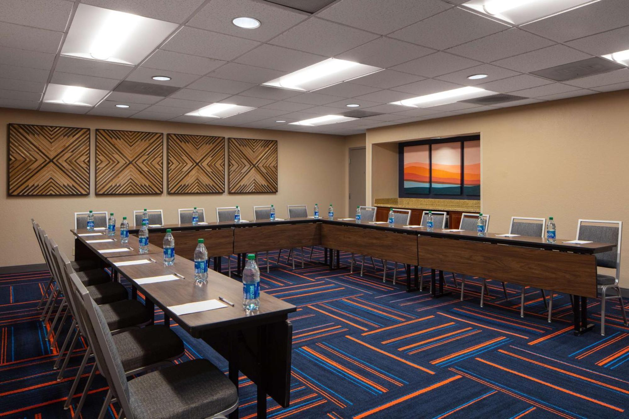 Hotel Hampton & El Paso-airport 3*