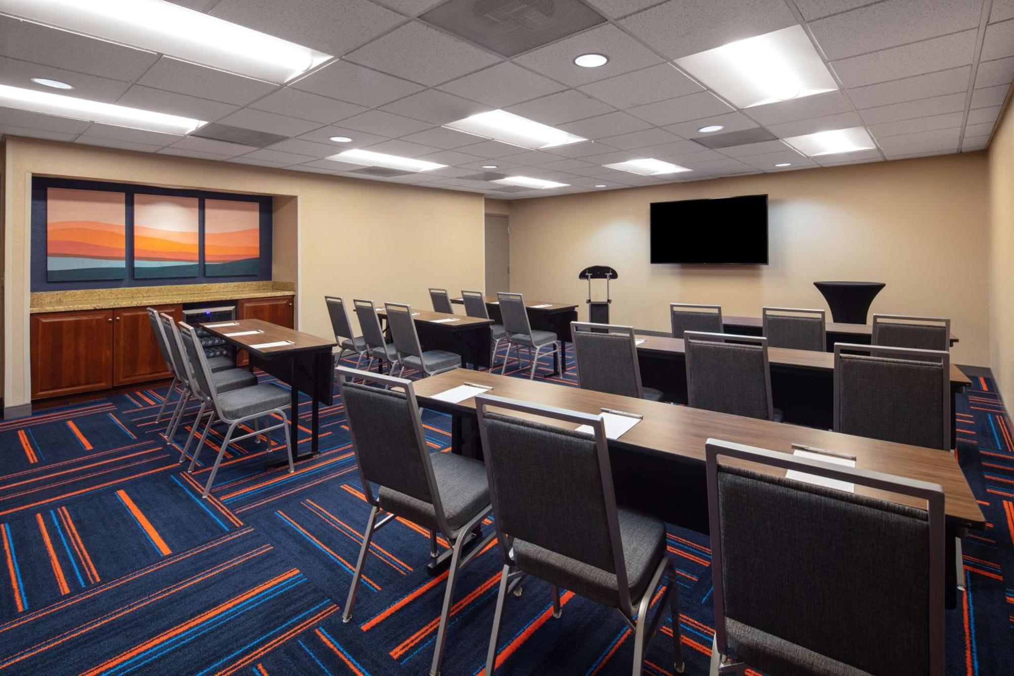 Hotel Hampton & El Paso-airport 3*